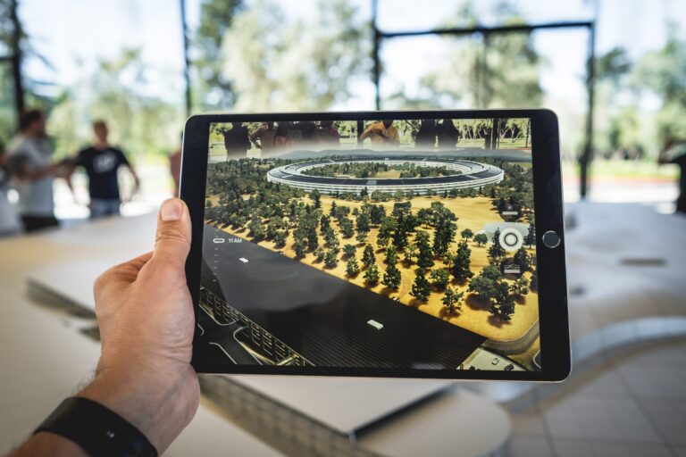 How Augmented Reality Has Changed and Why It Is Becoming a Trend in the Tech Industry